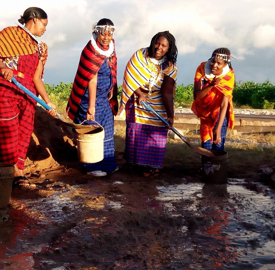 Women digging well